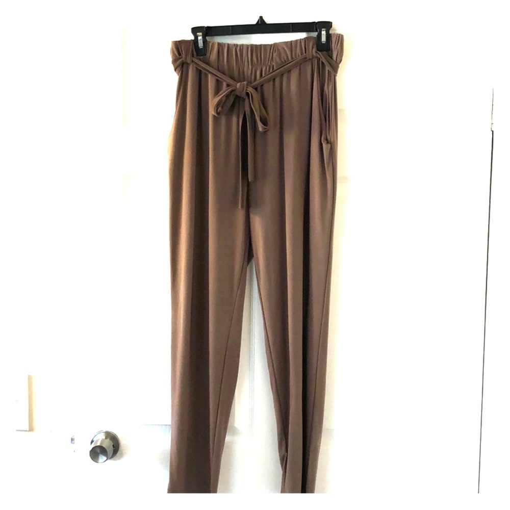 Stretchy pants with pockets!